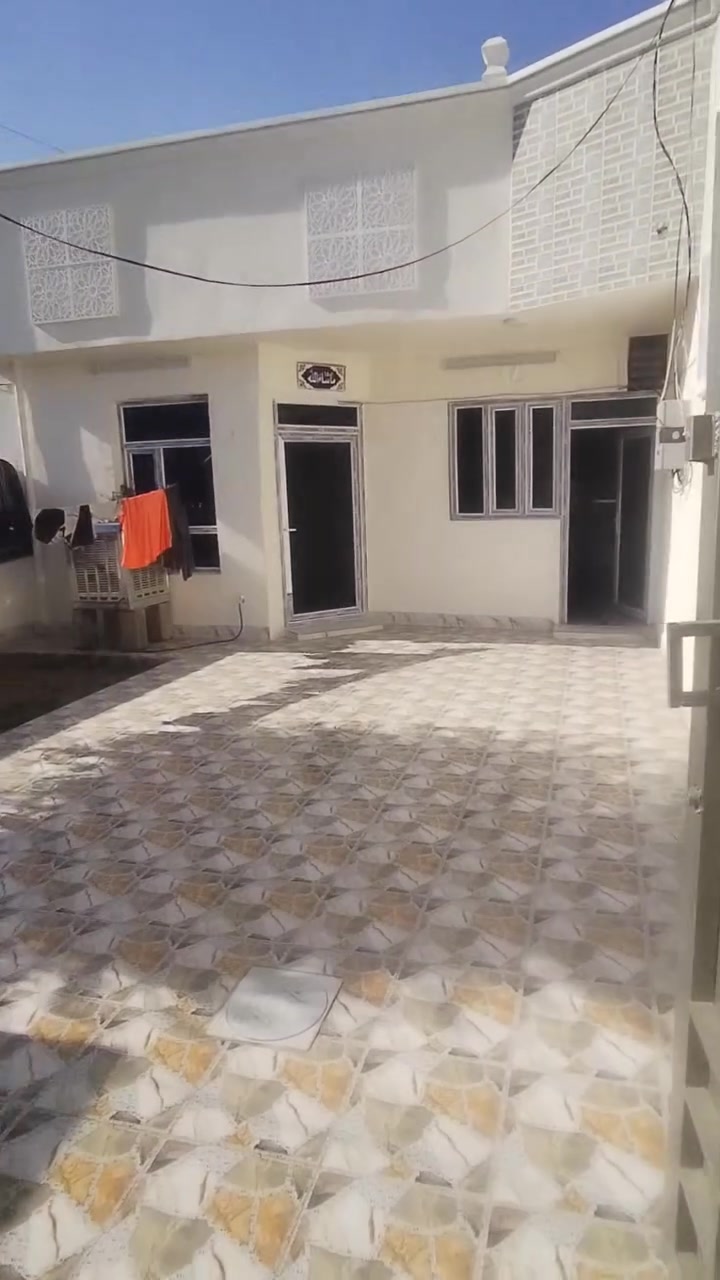 مشتمل مساحة 145طابو صرف بسمي بل شهداء الثانية مال الصقلاوية ابشارع عشرين قبل نهايتة على يمنة جاهز الحمدلله بناء ابلوك داخل فول سيراميك وكاشي كافة الخدمات كهرباء وماء وسكن ومدارس ومحلات السعر 53الاستفسار ***********
