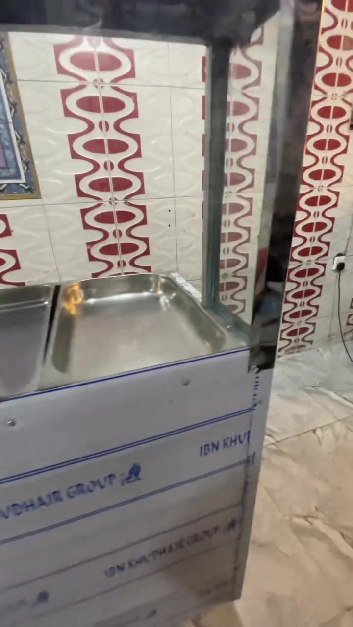 سلام عليكم غراض مطعم للبيع
حمايه ٤بلانكات جديده  سعر ٣٠٠ الف
جام خانه العرض ١٨٠ والطول مترتين سعر٣٠٠ الف
مكان الغراض بغداد مشتل 
***********
