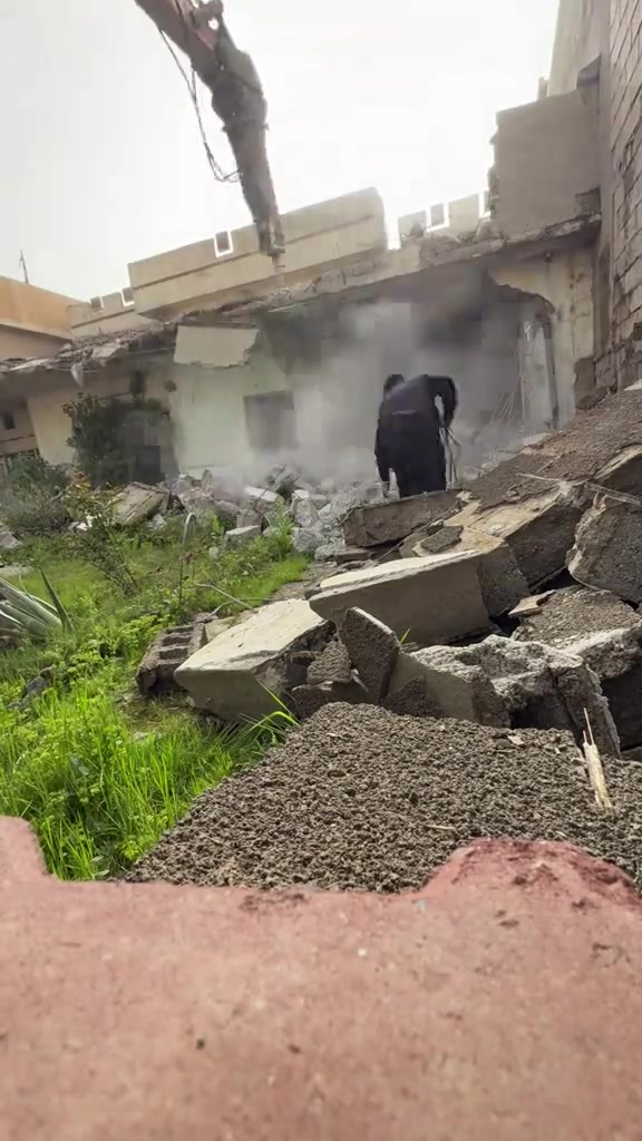 تفليش البيوت القديمه ورفع الأنقاض كافه مناطق ديالى بمواده يعني ماخذ فلوس بس المواد مع تعديل الأرضية تواصل تصال  و تساب ***********
