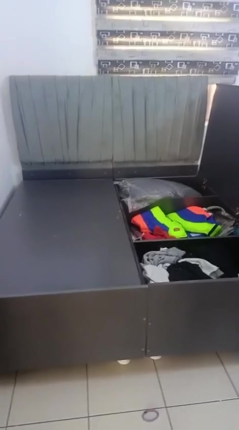 سرير ابو نفر عدد ثنين للبيع 
من داخل المجمع بسمايه 
***********
***********

