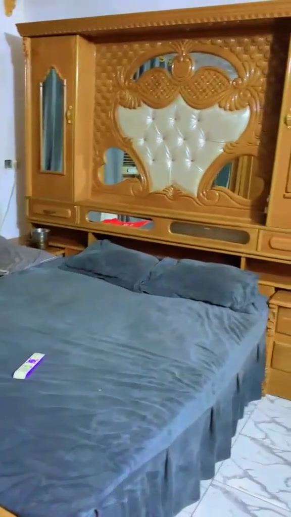 غرفة صاج عراقي تسكام درجة أولى للبيع مليون وربع مفصليها ب3 مابيها اي ضرر فقط المراية مكان بغداد سبع قصور 
للاستفسار ‭***********
