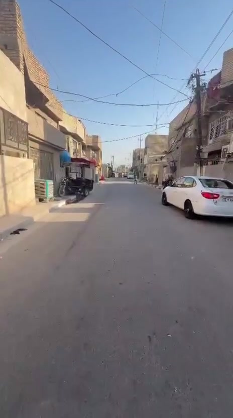 السلام عليكم بيت عل شارع خمسه كيلو رابع بيت عن شارع بيت بناء جديد وفارغ مساحه 100 متر واجه10 ونزال 10 بيت كولش الفرع مالته مقاابيل الفوج القديم يحتوي عل استقبال وهول وغرفتين نوم وحماامات اثنين داخلي وخارجي 
سعر 90 وبي مجال 
***********
