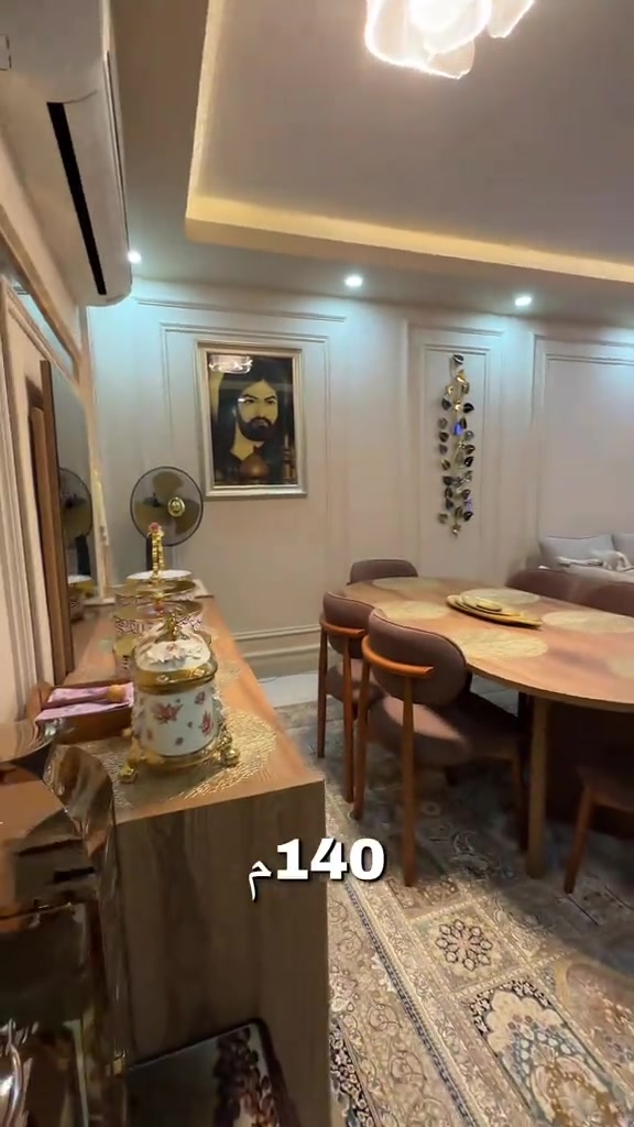 تخيل تعيش بهالمكان 🏡✨ شقة للبيع في مجمع النسيم السكني، مساحة 140م، وأصغر مساحة بالمجمع. غرفتين، وحدة ماستر، صالة واسعة، مطبخ، لوندري، مدخل أنيق، وبلكونة بإطلالة مميزة على البوليفارد. أثاث فاخر… وإطلالة تليق بذوقك. 🤍 إذا تبحث عن الفخامة والراحة بمكان واحد، تواصل ويانا لمعرفة السعر والتفاصيل. 📞 *********** 📩 راسلنا الآن #مجمع_النسيم_السكني #شقق_فاخرة #عقارات_بغداد #بوابة_كلكامش_العقارية #المنصور 
