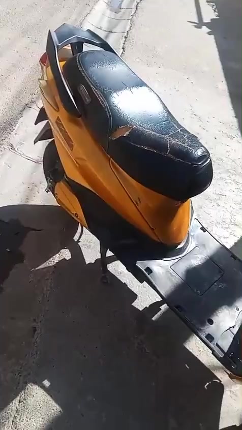 السلام عليكم دراجه شحن سكنس 6 باتريات
عطل في الشاشه و بريك بس تشده بيدك و شاحنه وياها و كدامك الدراجه و شوفها  بصمه و سويج السعر 350 بيها مجال بسيط العنوان بغداد 
الرقم ***********
