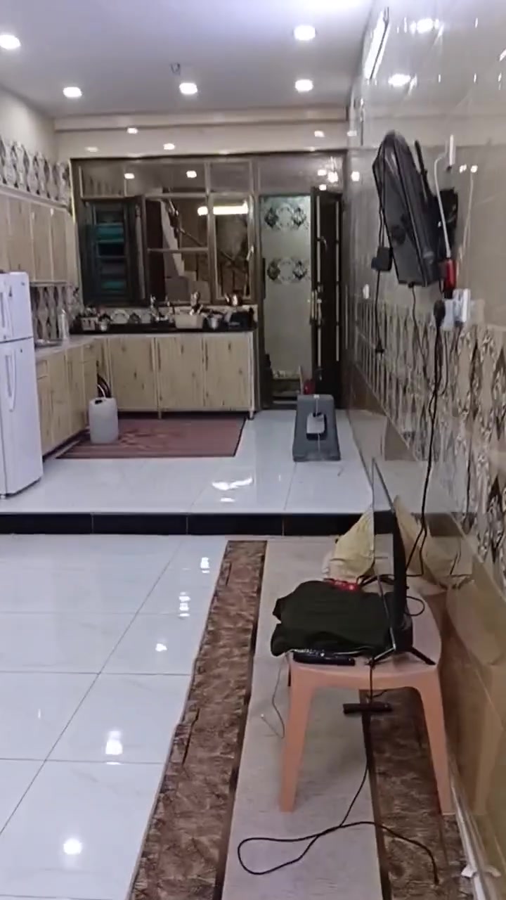+9647715110973
السلام عليكم 
بيت طابو زراعي سند 25 منطقة البلديات- شارع المصرف ضياء الحلفي
البيت يبعد خمس افرع عن الرسمي  ومقدمين على معاملة تطويب
مساحة البيت 100 متر 5×20
البيت مسلح وكامل من فوك ليجوة وبناءه حديث2020 
البيت عبارة عن طابقين ونص صالة جبيرة واستقبال  وحوش الطابق الثاني غرفتين سويتات مثل ما موضح بالفيديو بالاضافة للطابق الثالث بي غرفة ايضا سويت وسطح وبيتونة
 وخدمات المنطقة من تبليط ومي ومجاري تجي وتشوف بعينك،المنطقة كلش راقية وما ناقصها اي شي
***********
للاستفسار ذن ارقامنه
