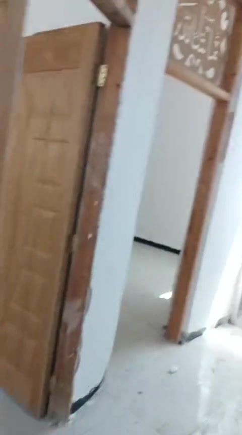السلام عليكم عندي دار للايجار 100 متر في غرفه نوم ومطبخ وهول واستقبال مجمع صحيات الموقع البكرلي الرابعه ايجار 225 تسليم مفاتيح الاستفسار مراجعه مكتب عقارات الحسام اتصل على رقم الهاتف ***********+*********** اخوكم ابو مومل
