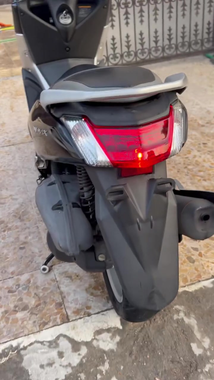️ للبيع ياماها NMAX 155 🏍️
دراجة نظيفة ومرتبة، جاهزة للاستخدام، وحالتها كلش زينة 👌

🔹 الموديل: 2018
🔹 المنشأ: ياباني 🇯🇵
🔹 المحرك: 155 CC
🔹 القير: أوتوماتيك CVT
🔹 العداد: 41 ألف كم
🔹 اللون: أسود وفضي
🔹 مكينة قوية واقتصادية
🔹 سواقة مريحة وسلسة
🔹 التواير بحالة جيدة
🔹 البطارية زينة
🔹 الدراجة مثل ما مبينة بالصور

💰 السعر: 14 ورقة ونص — 14,500,000 دينار

للجادين فقط، والمعاينة خير دليل.
📞 للتواصل ***********
مكاني بغداد
