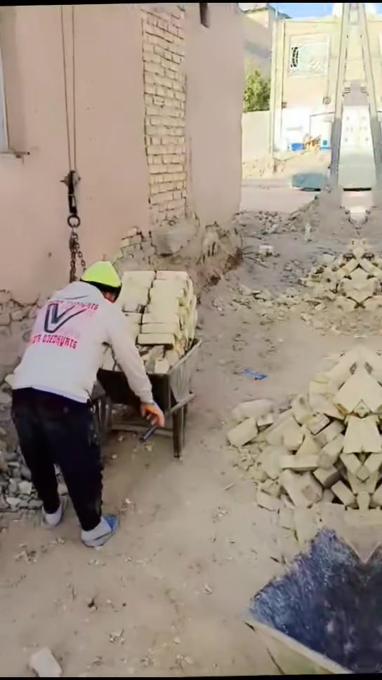 ونج تصعيد جميع مواد البناء باسعار مناسبه العنوان الديوانيه ***********
