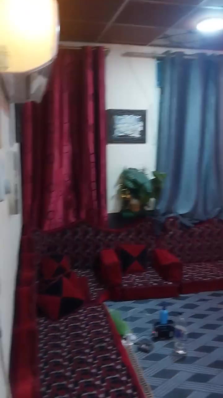 سلام عليكم 
بيت للبيع مساحة 100 الجبهه 5والنزال 20 قاط ونص منطقة مخدومة كامل الخدمات مي ومجاري وتبليط وكهرباء والشارع العام بلضهر صاير والعنوان حنيبت قرب اسواق تفاحه مشمول بلتمليك سعرة 67 وبي مجال للشراي يتصل على رقم ***********
