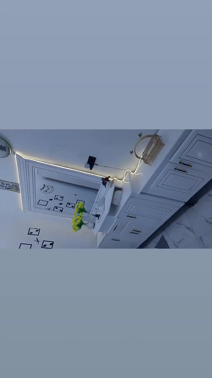 غرفة نوم نجارة عراقية  طابقين خشب بلوك ثقيل تصميم تركي ارجل حديد صبغ حراري غرفة ضخمة كلش وشغلها رااقي بمعنى الكلمة تجي واشوفها بعينك صارلها اسبوعين عندي ضرف واريد ابيعها مسويها ب مليونين ونص شاهد الحسين واريدها ب مليونين وبيها مجال للشراي
