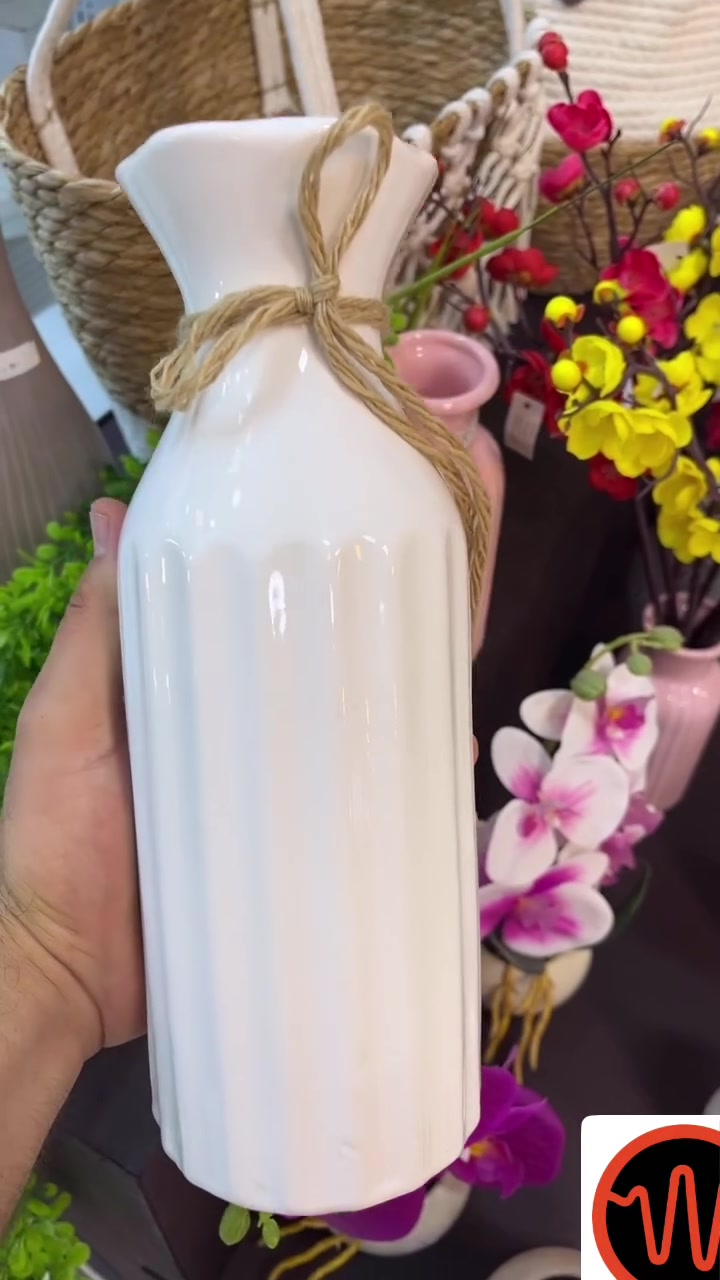 🌸 فازة كبيرة وفخمة تخبل بالديكور ✨
ترهم للصالون، المدخل والزوايا 🤍🏡
اختيار راقي يضيف لمسة فخامة وجمال للبيت 🌿✨

📍 ديالى – تحرير، مجمع القمة، داخل القيصرية، مقابيل المصعد
📞 ***********
📞 ***********
📲 Instagram & TikTok: @athar_hom
