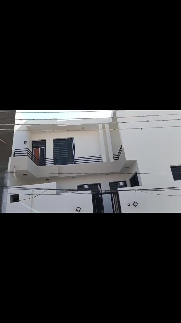 بيت للبيع طابو زراعي سند 25خلف ملعب القديم 

 مساحته 100م  بناء جديد

طابقين غرفتين وصاله 2 وبراني ومطبخ حار وبارد 

بناء طابوك مسلح طابق الأرضي وطابق ثاني بناء درجة اولى 

مثل ما واضح بتصوير  تفاصيل اكثر إتصال ع رقم او خاص 

***********
