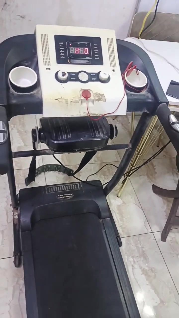 السلام عليكم 
جهاز جري للبيع مع جهاز تدليك للظهر جهاز متكامل نظيف وشغال مثل ما موضح بالفيديو السعر 125 الف للاستفسار على الرقم *********** مكان بغداد

