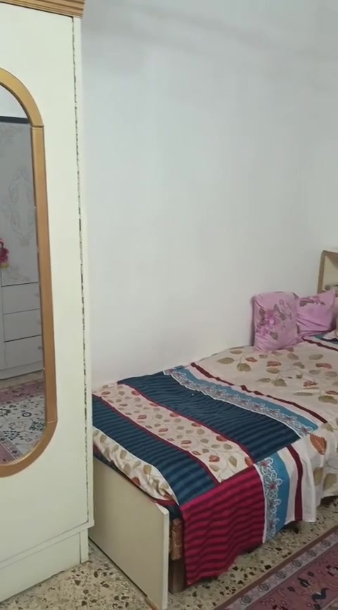 السلام عليكم 
ثلاجه شغاله نظيفه سعر 100 بيه مجال 
طباخ مصري نظيف سعر 90 بي مجال 
جربايه نفر صاج مكتبه سعر 50 بيه مجال 
كنتور بابين صاج عراقي نظيف سعر 125 بي مجال 
جربايه نفر صاج سعر 50 بيه مجال 
مكان بغداد المشتل ***********
