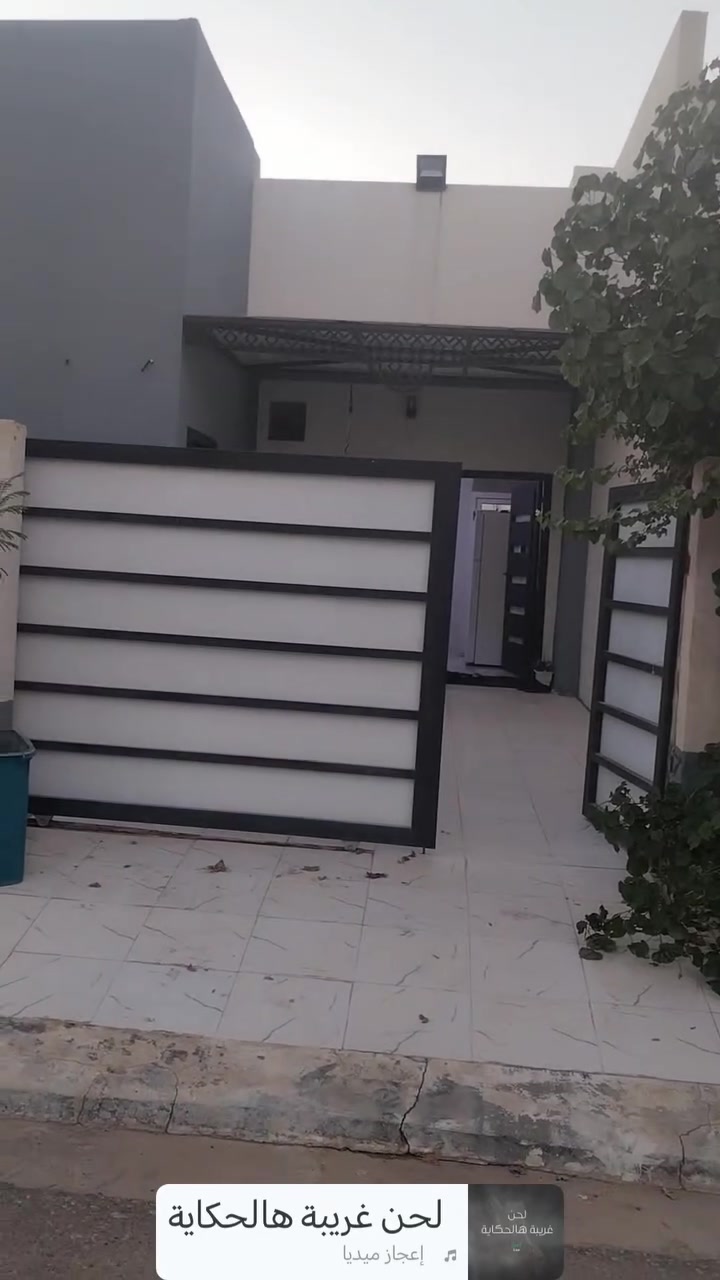 بيت مساحة 153 متر طابق واحد قرب المول بيع نقد السعر 165 لتواصل على ***********
