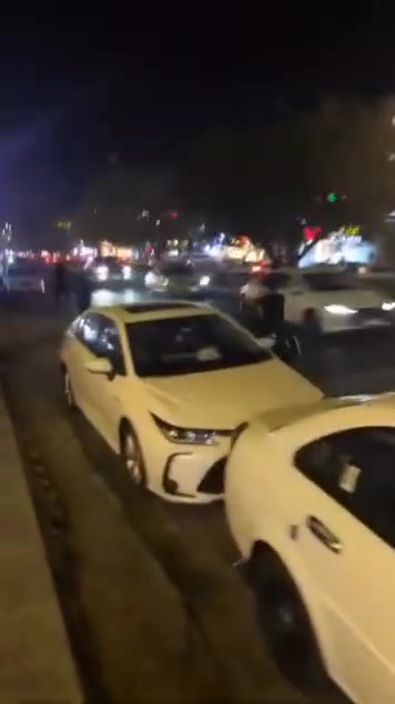 اخوان دراجة دراك ستار 400 مكفولة مكينة شاصي كهربائيات صار عندي ظرف و دا ابيعها الدراجة مرقمة رايدها ب مليونين ونص و ترى نزلت منها 500 جنت عارضها ب 3 و بيها مجال