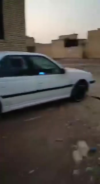 هيكل مسقف كونكريت مساحه 100متر خلفي العنوان الفداء نهايه شارع المدارس سعر 40او بيه مجال اتصال ***********
