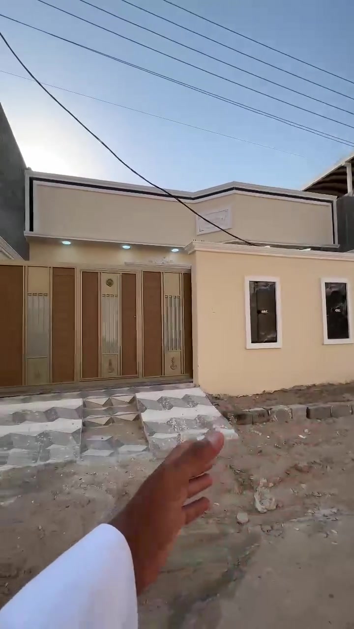بيت البيع طابو زراعي عراقي اصولي مساحت البيت 150 متر يحتوي البيت على قرف عدد 2 وستقبال وصاله ومطبخ وصحيات العنوان البصرة أبو الخصيب العوجه السعر  85 مليون وبي مجال الستفسار نتصل على الرقم *********** بي واتساب
