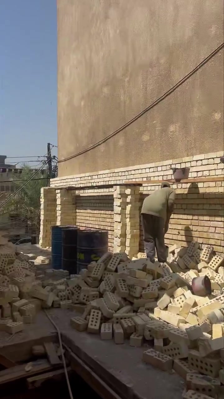 سلام عليكم مقاول اشتغل بسعر مناسب ترميم تصلح تفليش منزل واستلم منك ارض واسلمك مفتاح وبناء طابق ثاني سعر مناسب وشغل نضيف وكلشي  كرسته عمل او بس عمل/رقم ***********
 فقط بغداد
