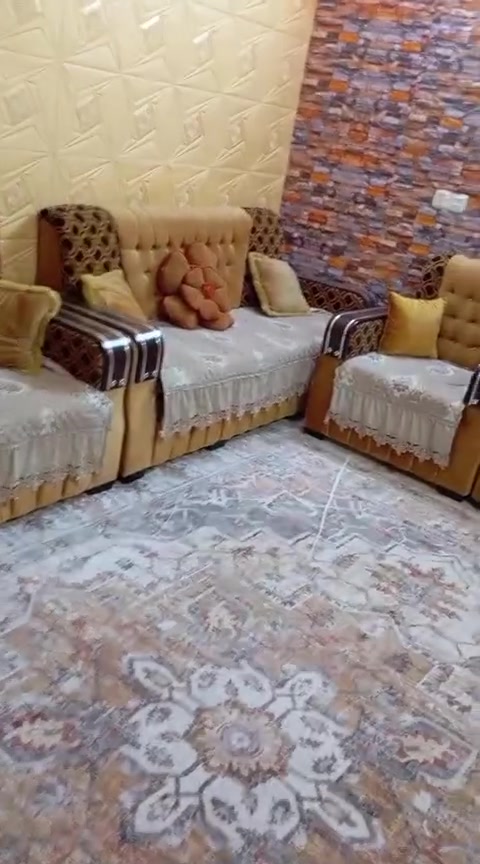 السلام عليكم 
تخم كرويتات للبيع 
ابو 10 مقاعد 
نظيف وجديد 
السعر 275 الف 
***********
