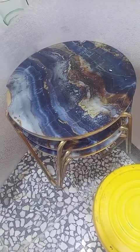 سلام عليكم عندي ميز بلازمه وعندي ميز طعام اربع كراسي اي ضرر مابيهم و كبلات تلاثه كلهن ب٢٠٠ هذه رقمي ***********
بغداد زعفرانيه اربع شوارع 
لا يوجد توصيل 
@إشارة
