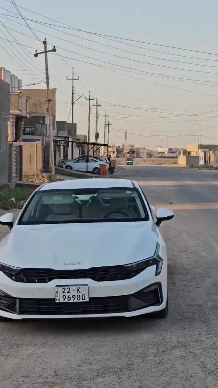 للبيع قطعة أرض بموقع مميز ومرغوب في حي الجامعة (خلف حي الأساتذة)، المواصفات كالتالي:
​المساحة الكلية: 400 متر مربع.
​الواجهة: 16 متر.
​النزال: 25 متر.
​الأرض ذات واجهة عريضة ومثالية لبناء بيت  أو مشروع سكني ناجح في منطقة هادئة وقريبة من الخدمات.
​للإستفسار ومزيد من التفاصيل، يرجى الاتصال بالرقم:
*********** واتساب
القطعه بسمي
