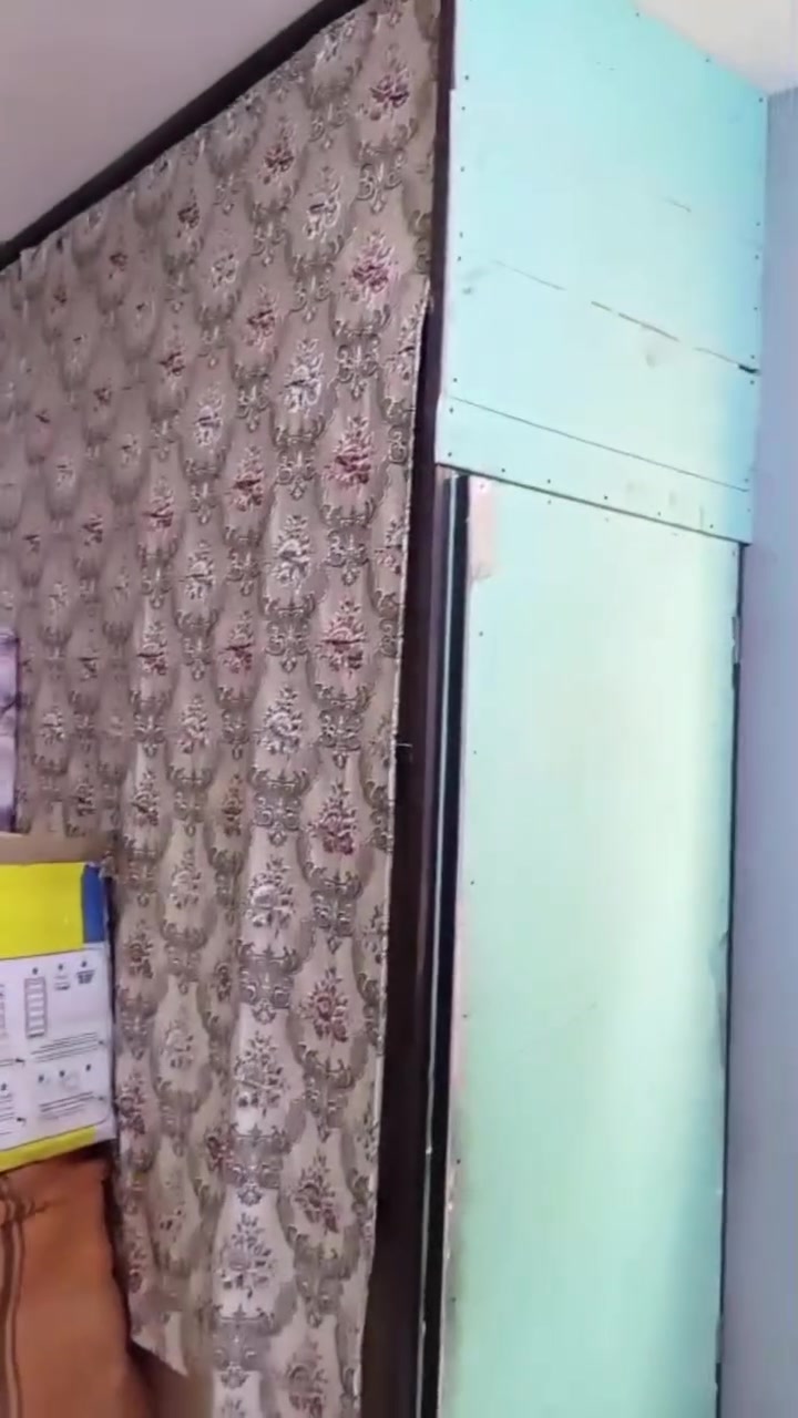 يا الله السلام عليكم يوجد بيت للبيع في البلديات المعسكر شارع العميرات البيت يحتوي على طابقين الطابق الأول

يحتوي على كراج +صحيات خارجيه +استقبال +مطبخ +صاله +غرفه1+ترك وصحيات
الطابق الثاني يحتوي على مشتمل كامل +صاله+غرفه

الطابق الثالث بيتونه+صطح كبير +صطح صغير

المساحة 135 زراعي
استفسار ***********

نص مكتوب في الصور:
- HONOR X6b