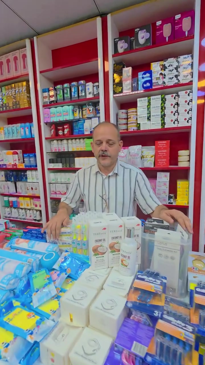 مستحضرات تجميل • بلا تفاصيل