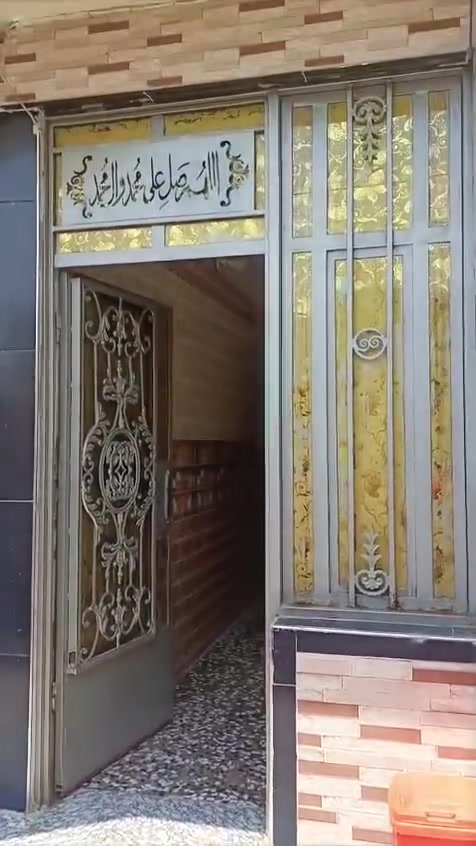 السلام عليكم بيت البيع مساحه 100متر كامل بناء حديث طابقين علا اخر شي كله كامل السعر 65وبي مجال المكان حي طارق الغديم رقم الهاتف ***********
