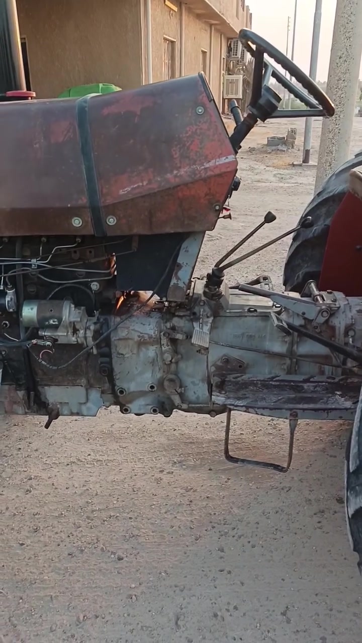 مكينه للبيع موديل (82) إنكليزي أصولي 
مع المعدات التاليه. 
عربانه حداد الفلوجه. فدان فرنسي. معدلان. خرماشه. ديچر
التواصل الهاتف. ***********
