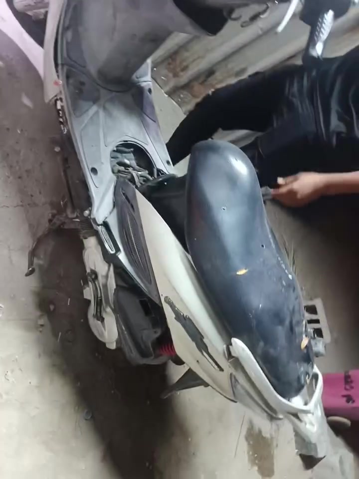 دراجه شغاله وجاهزه س/175وبيها مجال ***********

