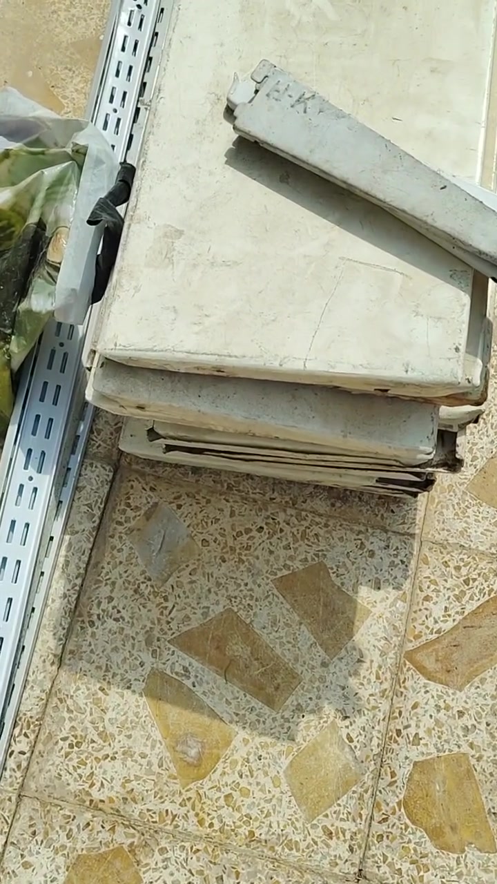 رفوف • للبيع