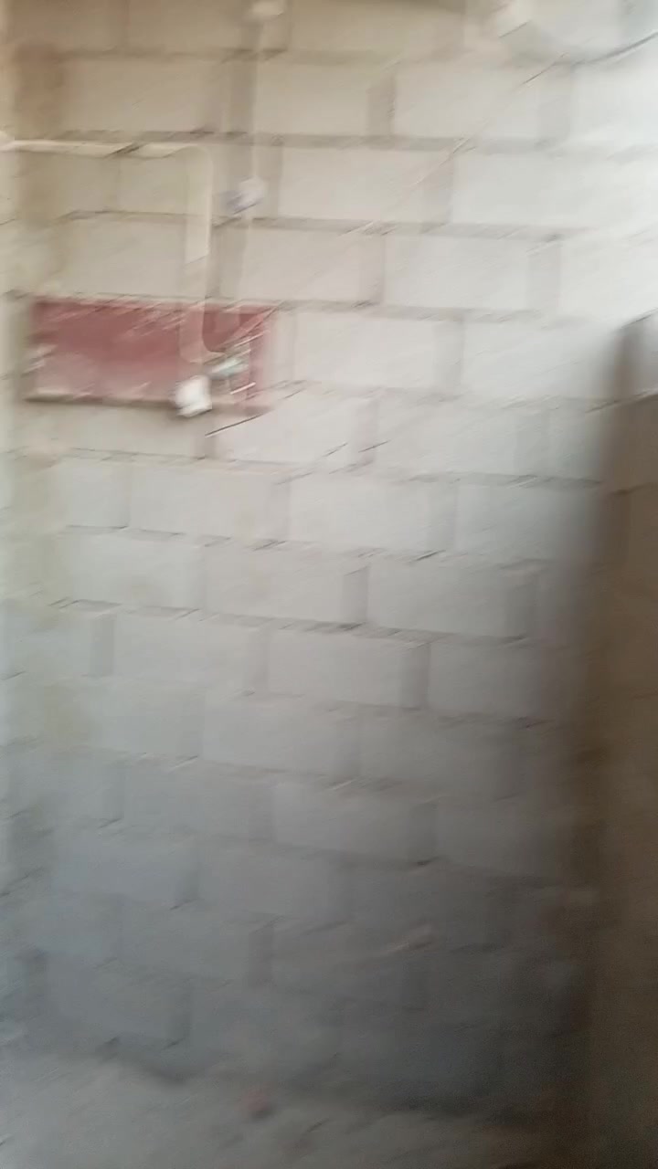 بيت 50 متر هيكل في نهاية حي اور منطقة حي الزهراء. منطقه كلشي بيها مجاري كهرباء تبليط جديد البيت ركن فرع مفتوح على الشارع يعني 
كدامك فرع بس تمشي شويه توصل الشارع العام 
(لمعرفت المزيد تواصل معه الصفحه)
شكد عدد الطوابق بالبيت؟ هيكل طابق واحد لو أكثر؟: 
هيكل طابق واحد 
هل عندك سند أو مستمسكات رسمية للبيت؟ وإذا موجود شنو نوعها؟: 
لا يوجد سند 
شنو الحالة الداخلية هسه: الصبة، الأعمدة، والواجهة شكد مكملة؟ وبيه أي تكسيرات أو ملاحظات؟: 
بيت هيكل ما صاله سنه من بانيه 
تگدر تحدد الموقع أكثر داخل حي الزهراء: قريب شنو شارع/معلم حتى يوصل المشتري بسهولة؟: 
تقاطع سبع قصور شارع السده 
السعر شكد نهائي؟ وبيه مجال للمساومة لو ثابت؟: 
16 مليون او بي مجال قليل لاني مستعجل على البيعه 