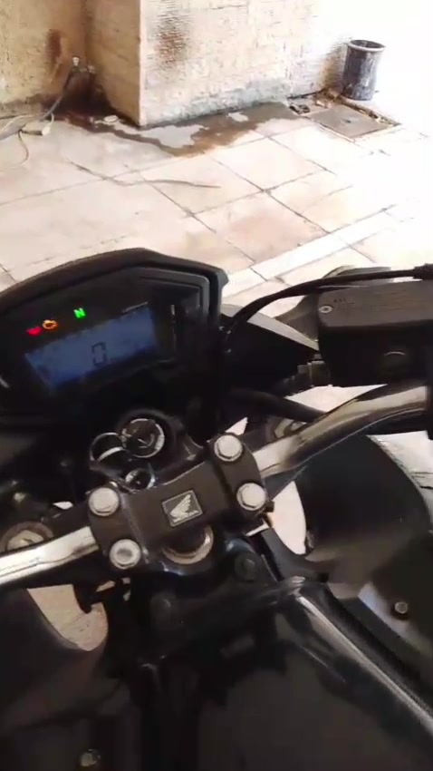 سلام عليكم ورحمه الله وبركاته دراجة  CB500F موديل 2019 كفاله عامه من كهربائيات الى كير الى محرك كلشي ما مفتوح بيها جاهزة مجهزة عنواني الصليخ قرب جامع الفرقان السعر 15ورقة وبيها مجال بسيط لليحب يستفسر ***********
