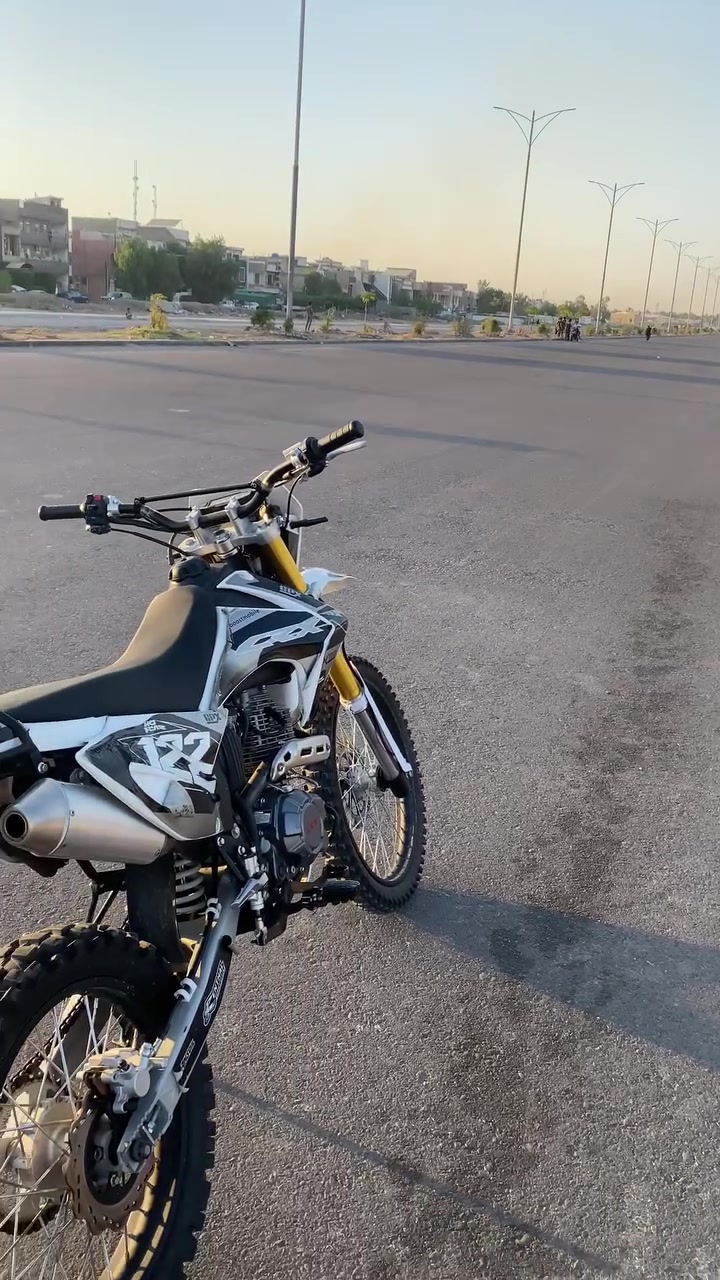العادة النشر بسبب الوعود الكاذبه  
سلام وعليكم حبايبي سي ار اكس موديل 2025 300cc تاكل الكاع شلعه معدل بيها نقص فقط العداد السرعه و الوشم شويه تعبان الي هيه الزكات  اكفلك مكينه و كير و عشاير و قانون تاخذها من باب بيتنه السعر  مال بيع ماريد انشر سعر عالي و تخابرني نضل ثنينه نبجي و انت ما عندك واني محتاج فه مال بيع ب 
1350 سعر جوه السوك الله شاهد بس اريد اترك القفاز فه هيج سعر ابيعها العنوان بغداد شعب حي البساتين *********** موجود عله مدار 24 ساعه

