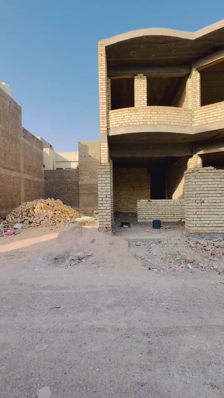 السلام عليكم هيكل مجمع السلطان الثاني ثالث فرع من الشارع العام مساحه ١٣٣ متر ٤ غرف نوم 
ويا قطعه هم للبيع ١٣٣ متر 
اي استفسار 
***********
