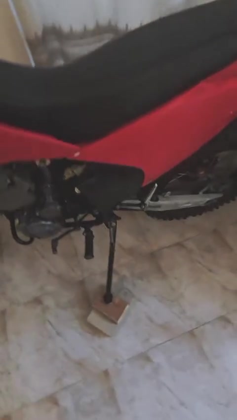 ماخذها بمليون قبل 3 اشهر
وما متعود عليها وكلبتها وطفت سكتت بعد 
على وضعها كوم حديد ب 650 عارضها
يعني منزل سعر مكينه خاف يطلع بيها شي وجاي ابيع كوم حديد ***********
