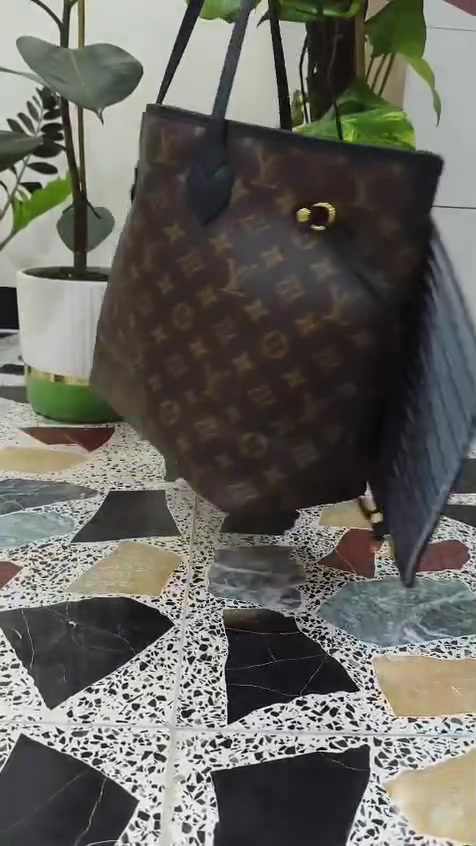 الاناقه والجمال LV. الاسبانيه الاصليه قيم وأخذ 
***********

