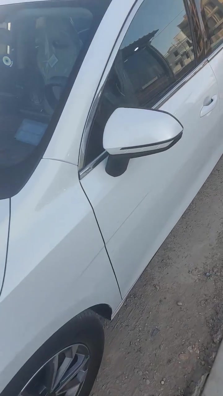سلام عليكم 
سياره دستروير موديل ٢٠٢٥ رقم واسط بسمي ماشيه ٢٦٠٠ عامحرك و٢٧٠٠ عاكهرباء  بعدها بدهن الشركه سياره جاهزه من كل   شي لا بارده ولا صبغ  بيها رصعتين صغار كلش بيع نقد السعر ٢١ مليون  بدون مراوس مكاني الكوت مركز المدينة الاستفسار ***********

