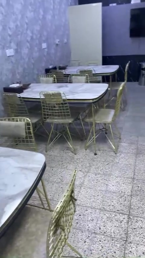 نظيفة • ٦ كراسي • مناسب مطاعم وكافيه