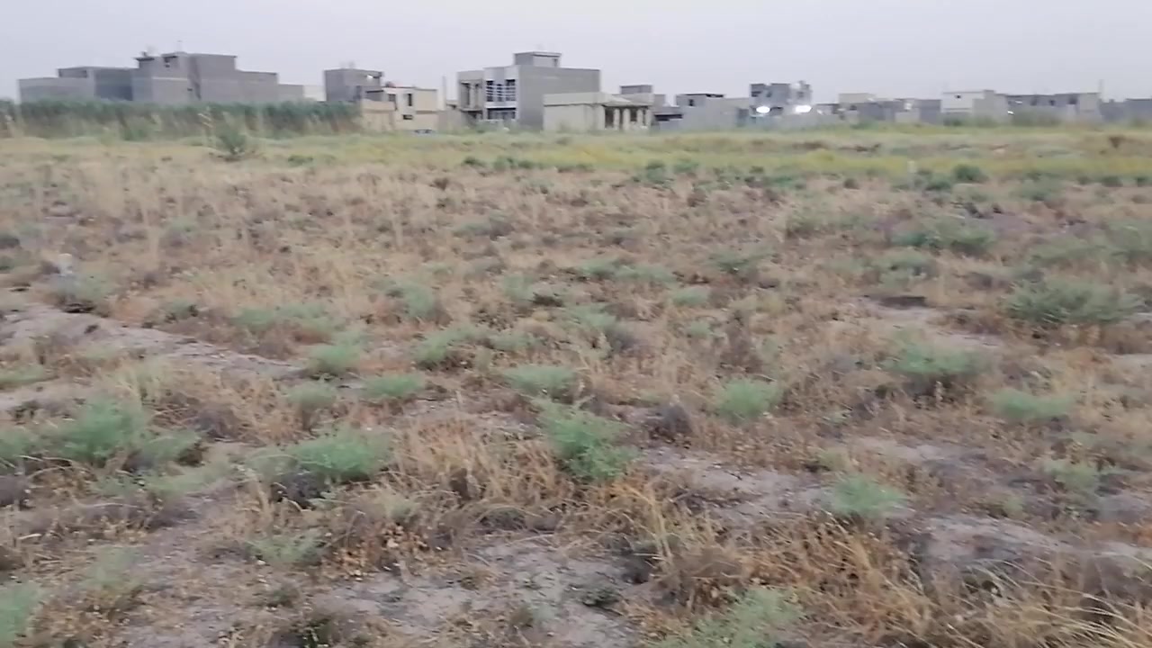 عندي قطعه ١٠٠ مربع واجهيه ٩ ونزال ١١ سند ٢٥ الكاسب القديمه  قريبه عل سوك ومسبح وجامع ومستوصف وقريبه عل جهاد ٥ دقايق بصف المطار

