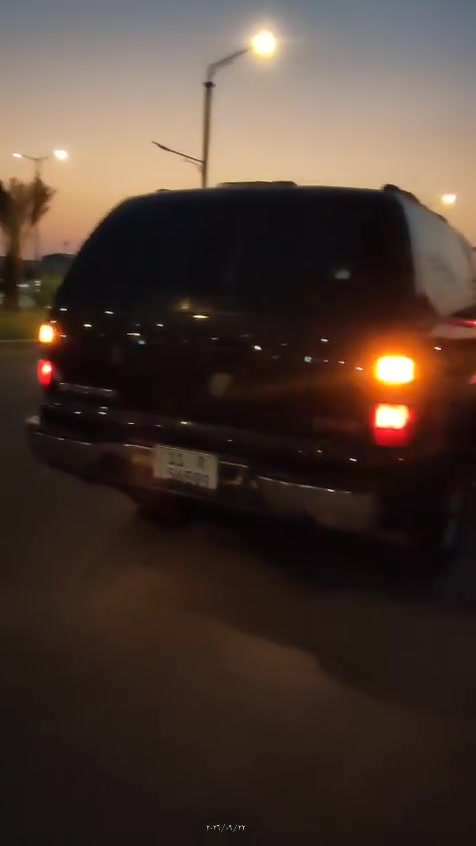 سلام عليكم الفينه GMC للبيع سياره كفاله ما عده جاملق ايمن  وربع الجاملق الخلفي هم جهت اليمين  مصبغات أثر جراد سياره جاهزه و نقل جثه  باسمي سعر 145 وبيه مجال تواصل   *********** . عنوان بصره موجوده بصناعية حمدان
