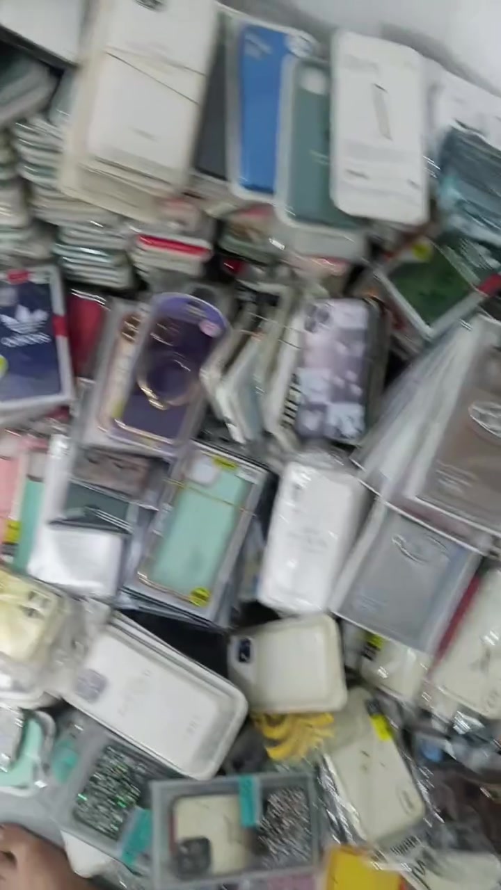 السلام عليكم 

شباب عرض بلاش بلاش بلاش 🔥🔥🔥

1000كفر ايفون سامسونك ريلمي ريدمي انفنكس بوكو هونر تكنو كامون 

تشكيلة من عدنه رجالي نسائي 

100قطعه ماسك موبايل نسائي 

100لاصق شاشه 

يعني العرض 1.200 قطعه 

السعر 🔥 🔥 🔥 🔥 🔥 250الف وتوصيل مجاني جميع المحافظات 🚕 🚕 

***********
