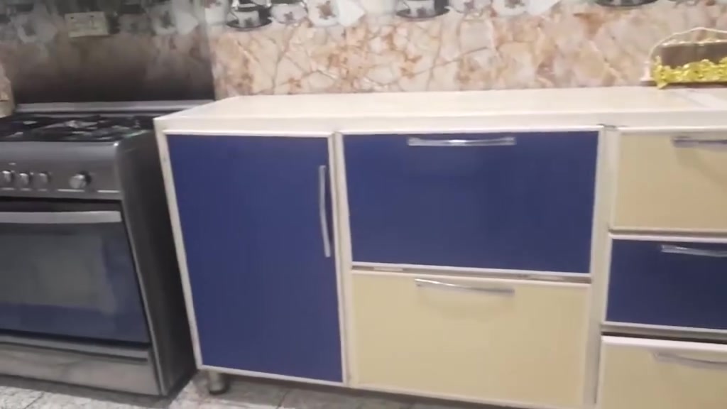 مكلف بالنشر 
كاونتر نضيف طول 6 أمتار ب350 وبي مجال 
رقم صاحب الكاونتر ***********
