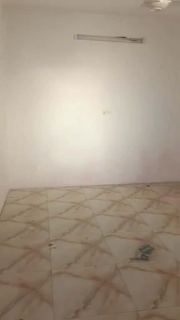 مشتمل مساحة ٧٥م 
موقعة مدخل تكسيات 
قاط ونص غرفة فوك جبيرة 
البيت نضيف يحتاج ملاحظات 
***********
