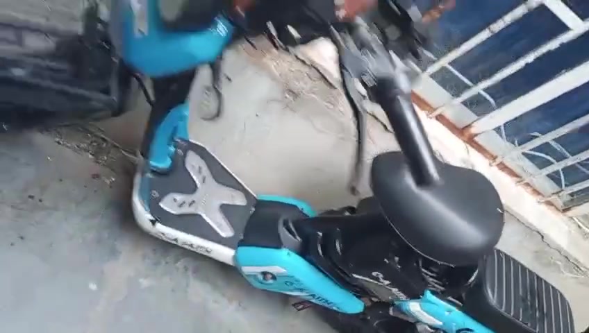 سلام عليكم شباب دراجه لبيع سعر 75 وبيه مجال ملاحظه الداجه بيه نقص بطاريات الشراي يجي خاص الرقم ***********
