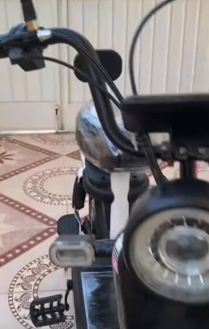 السلام عليكم دراجه للبيع نضيفه جداا وجديده كهربائيات نضافه ١٠٠٪؜
يحتاجلها فقط بطاريات 🪫 
السعر ١٣٠ وبيها مجال للتواصل***********
