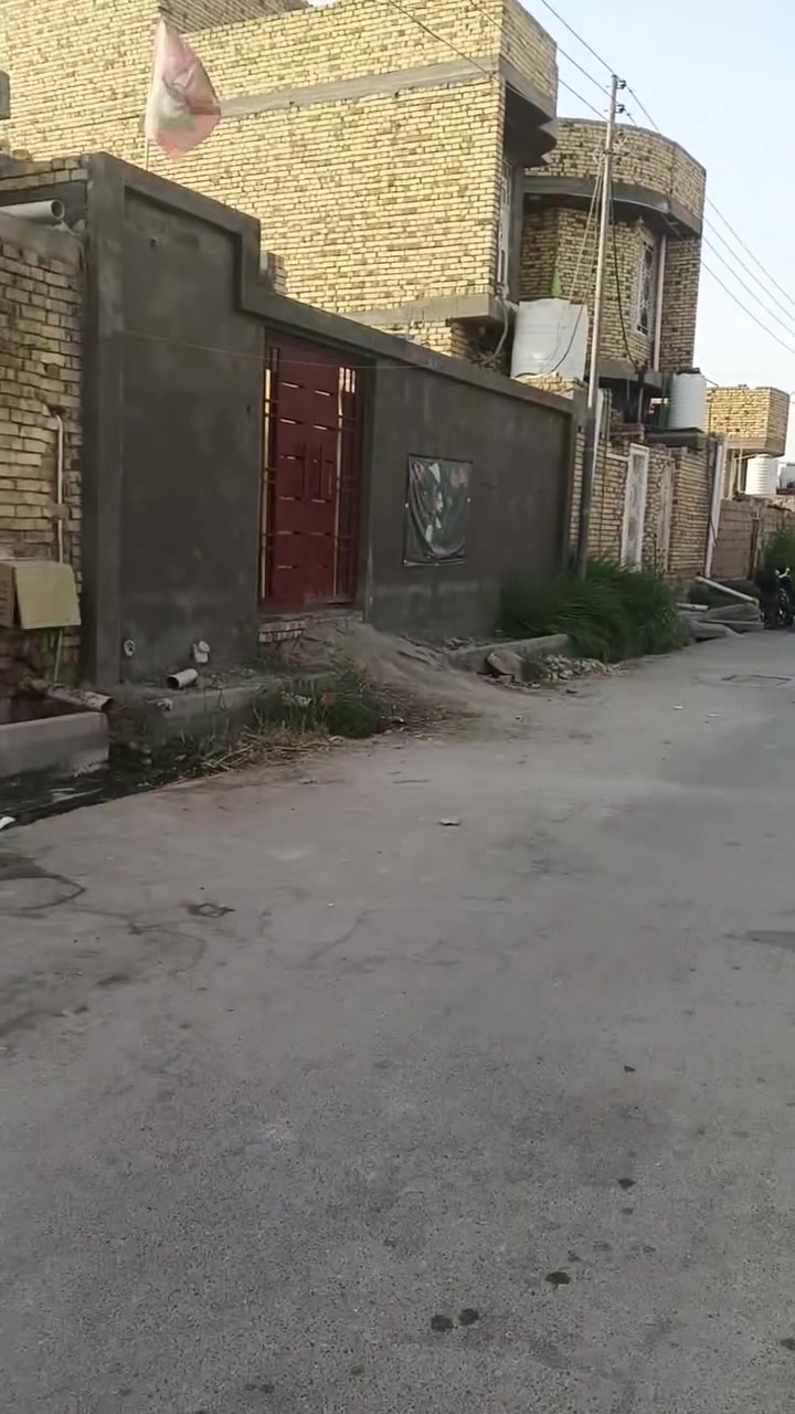 للبيع مساحه 100م بناء كونكريت والبيت كله دنك قضاء الرفاعي التفيج قرب مدرسة دار البيضاء ***********
