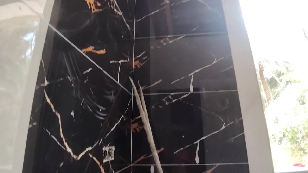 السلام عليكم خلفه سيراميك كرانيت بورسلين لوح بايات درج جداري ارضي شغل درجه اولى اطلع علا متر  وكباله كربلاء فقط ***********
