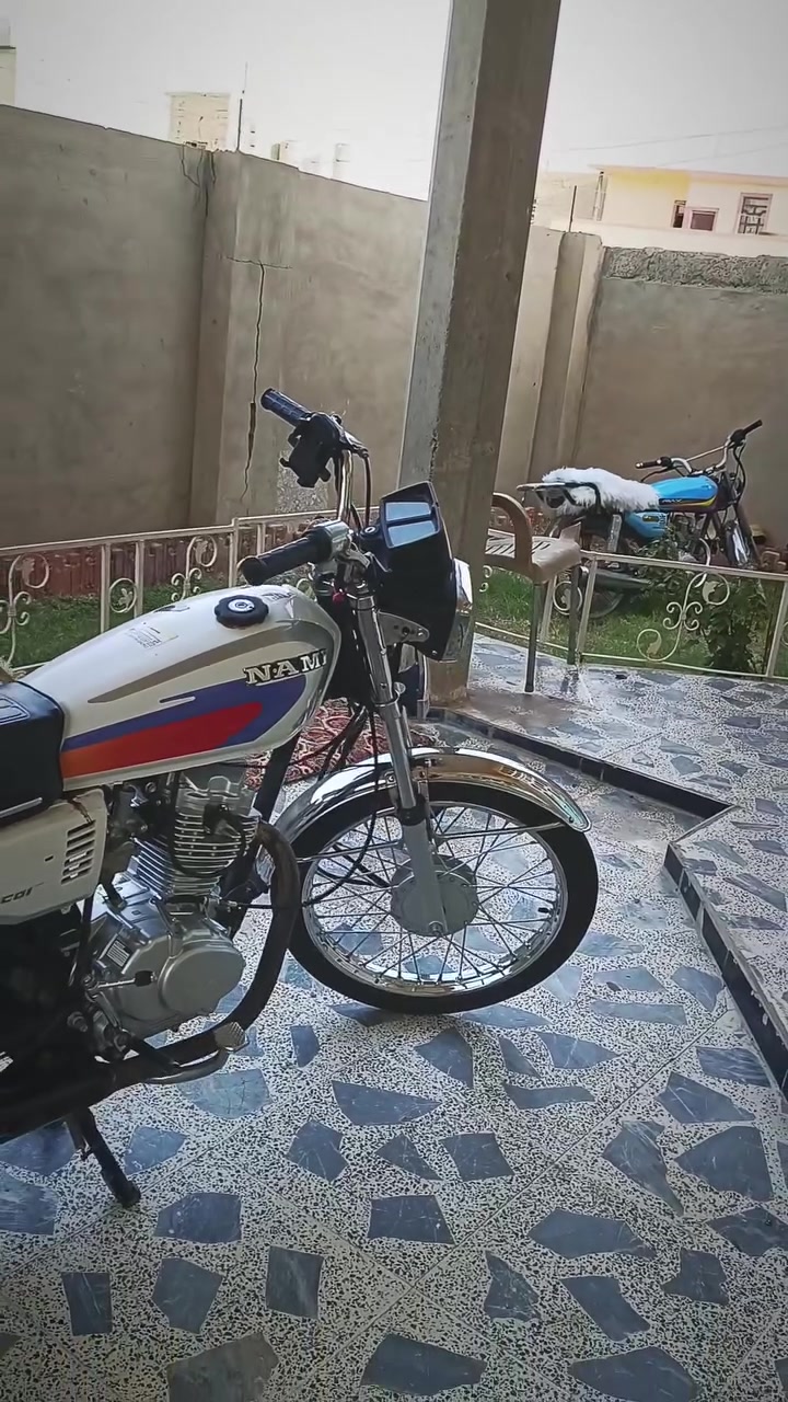 السلام عليكم ورحمة الله وبركاتة دراجه نامه شلامچه للبيع الدراجه مكفوله كفاله عامه السعر525قفل الموشراي لا يعامل رجان ولا يكسر بحلال الناس تحياتي لجميع 🤍✨

